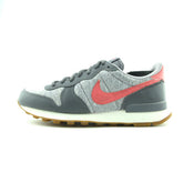 NIKE INTERNATIONALIST
