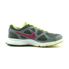 NIKE REVOLUTION