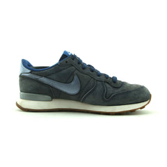 NIKE INTERNATIONALIST