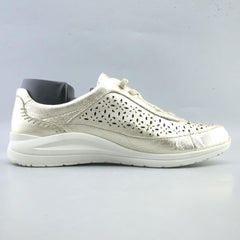 EARTH-SHOES .