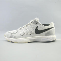NIKE AIR ZOOM VOMERO 11