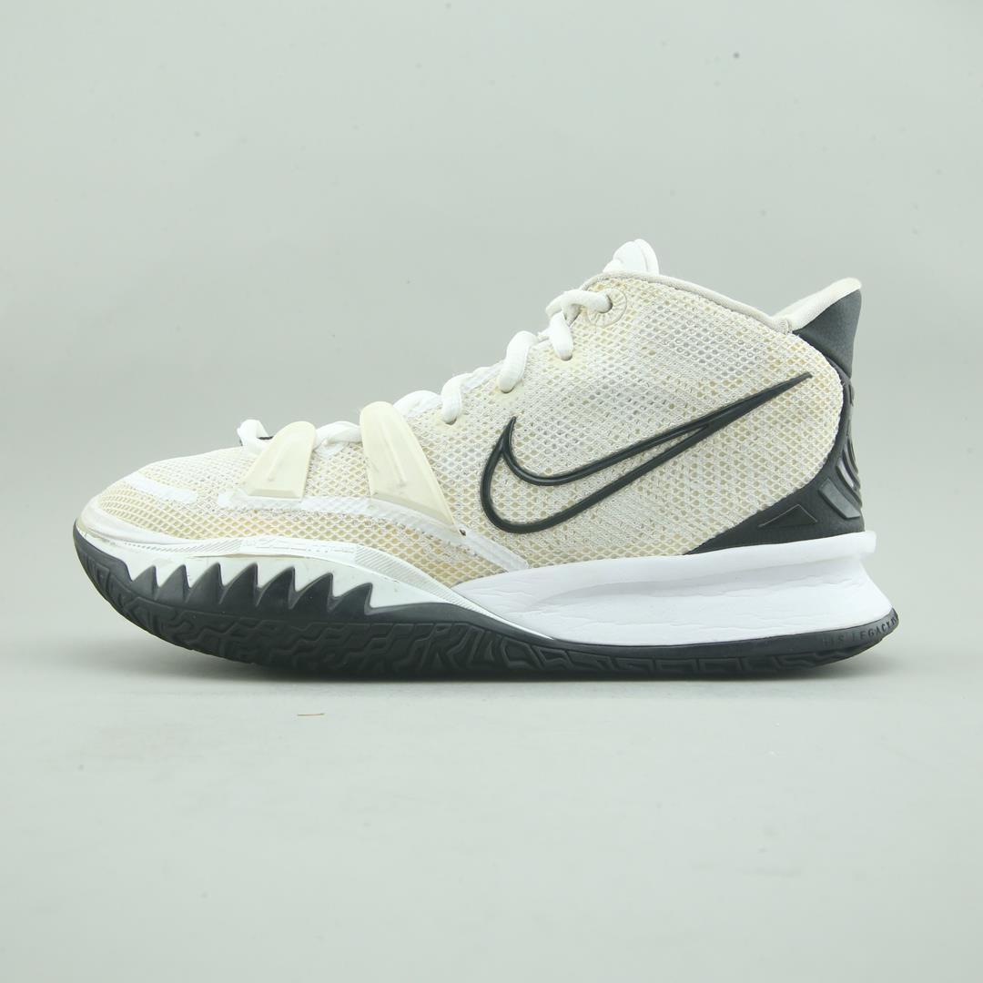 NIKE KYRIE 7