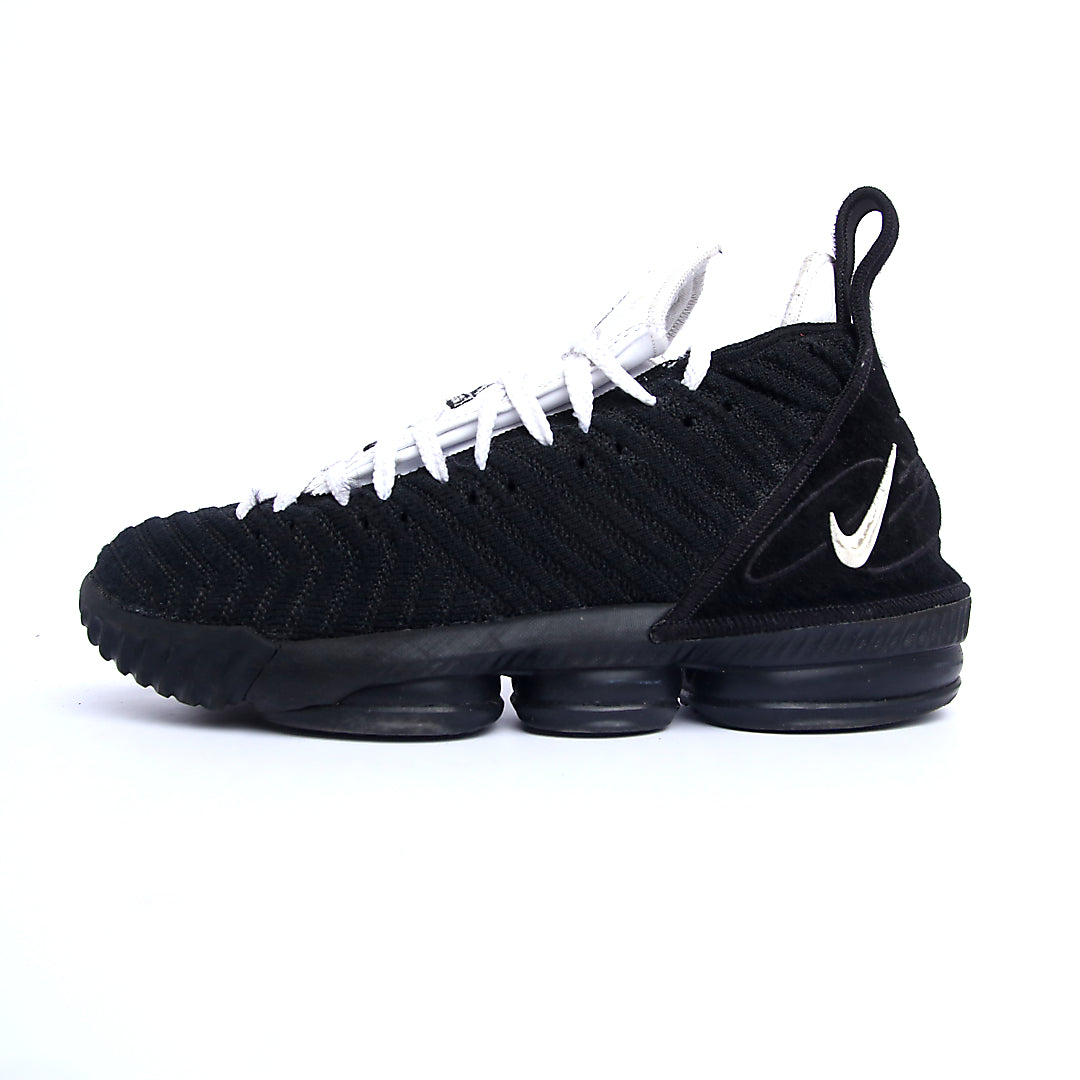 NIKE LEBRON 16
