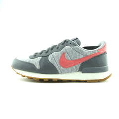 NIKE  INTERNATIONALIST