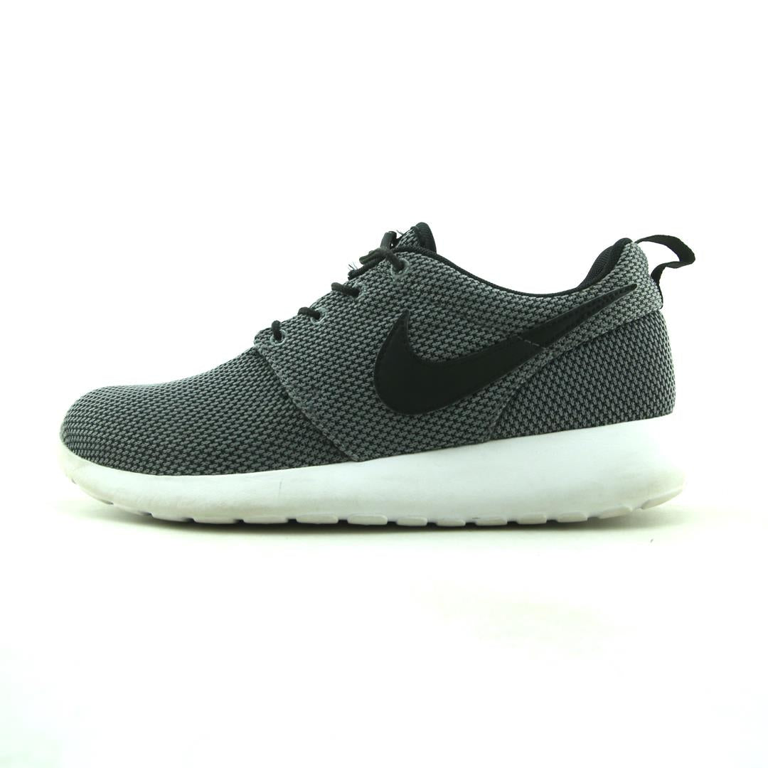 NIKE ROSHE ONE