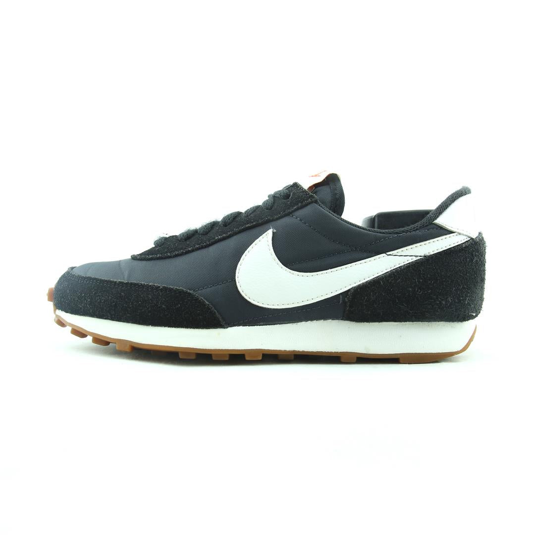NIKE  DAYBREAK