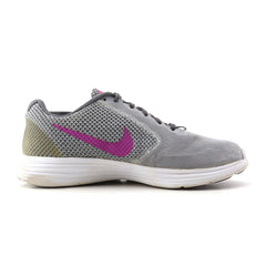 NIKE  REVOLUTION 3