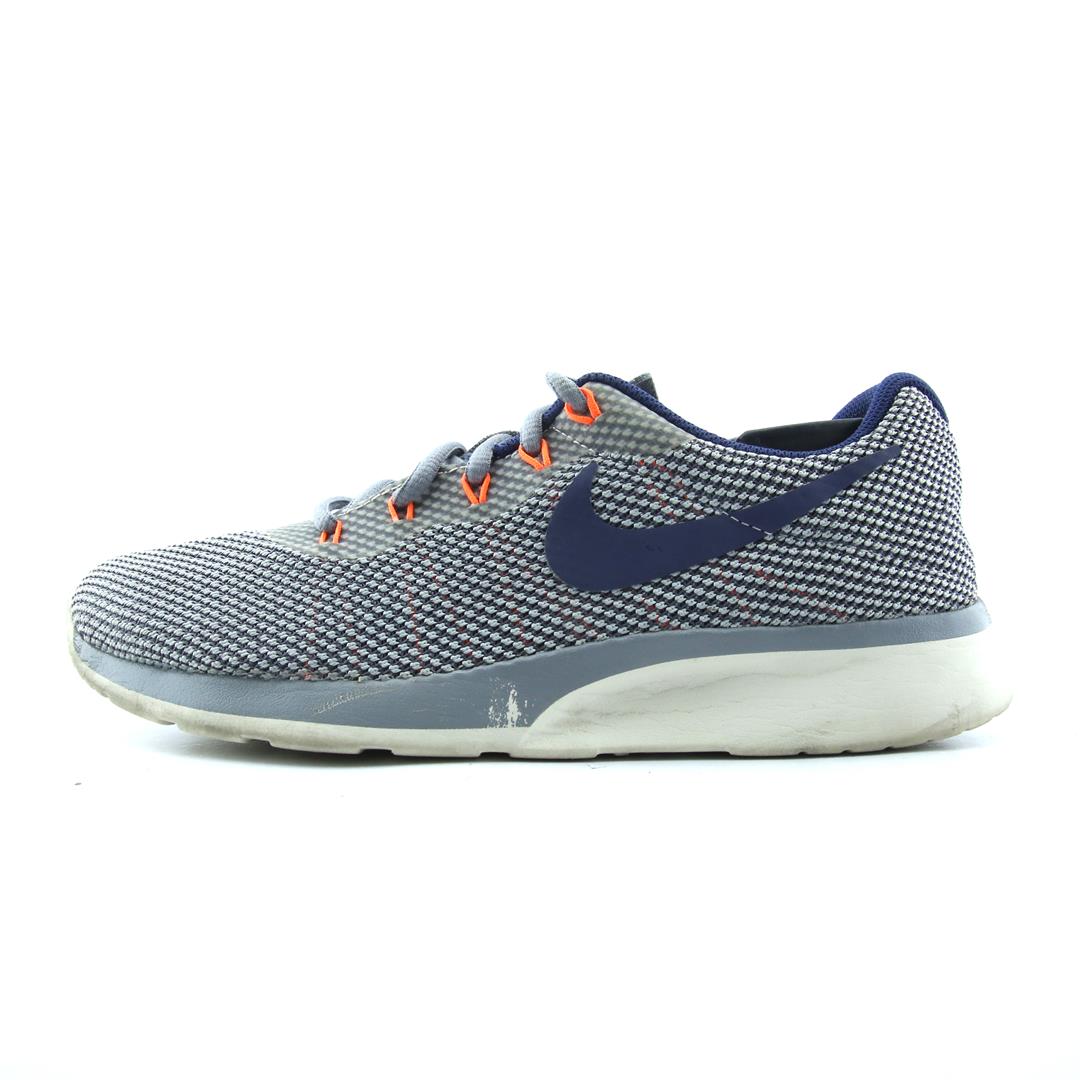 NIKE TANJUN