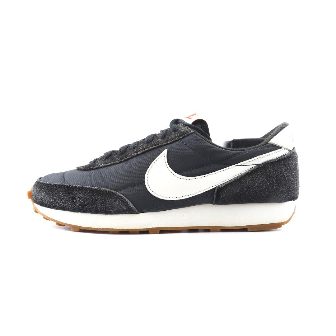 NIKE  DAYBREAK