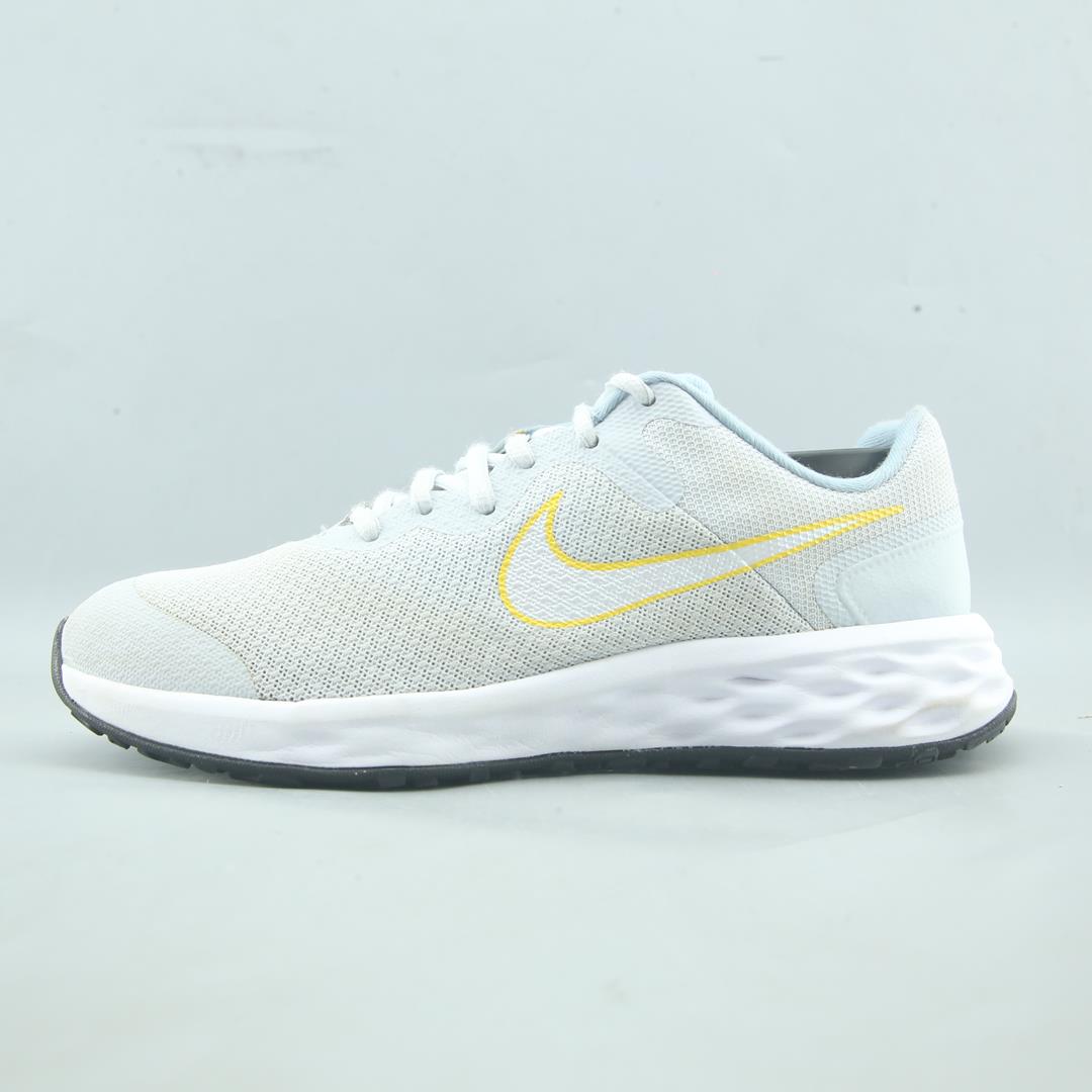 NIKE  REVOLUTION 6