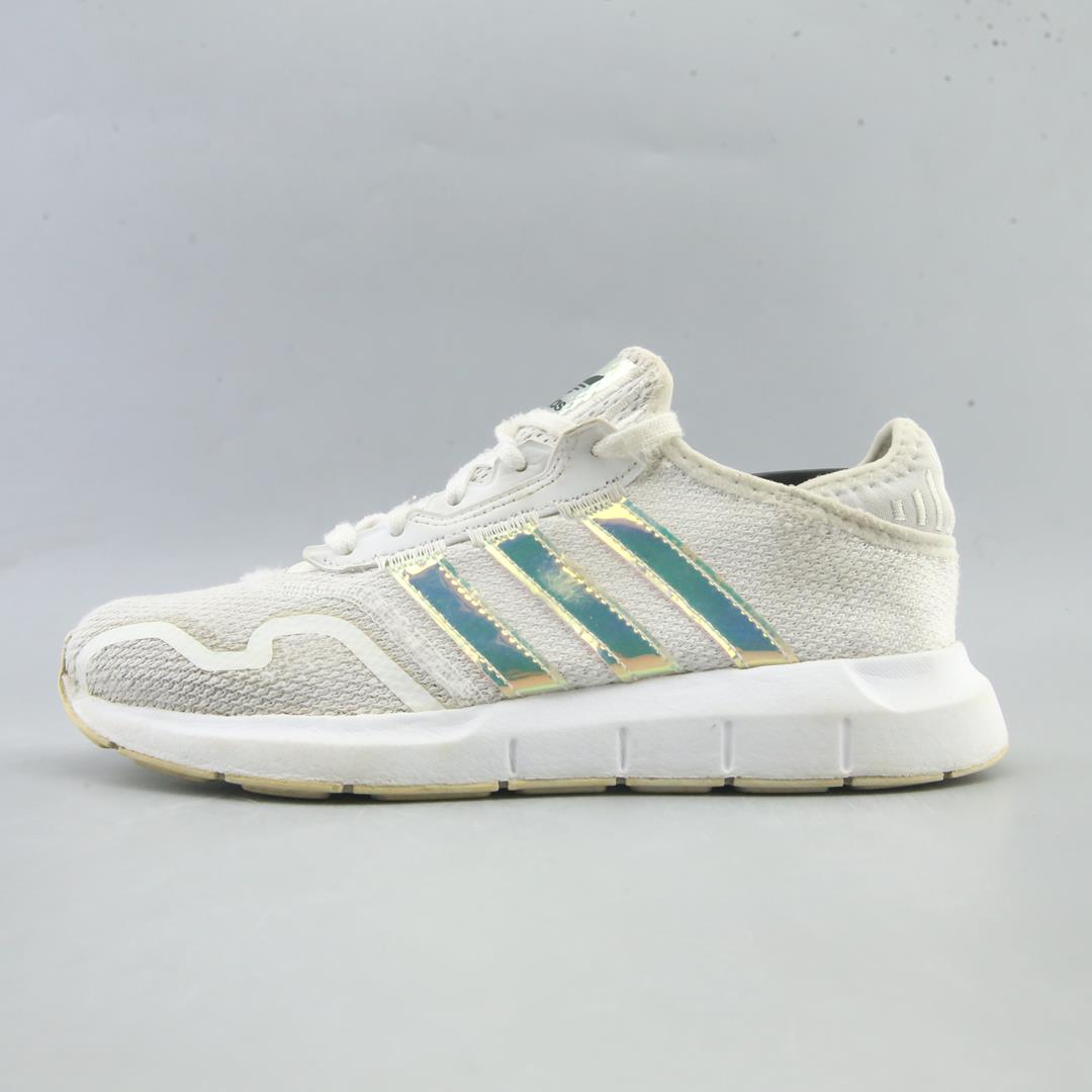 ADIDAS SWIFT RUN X