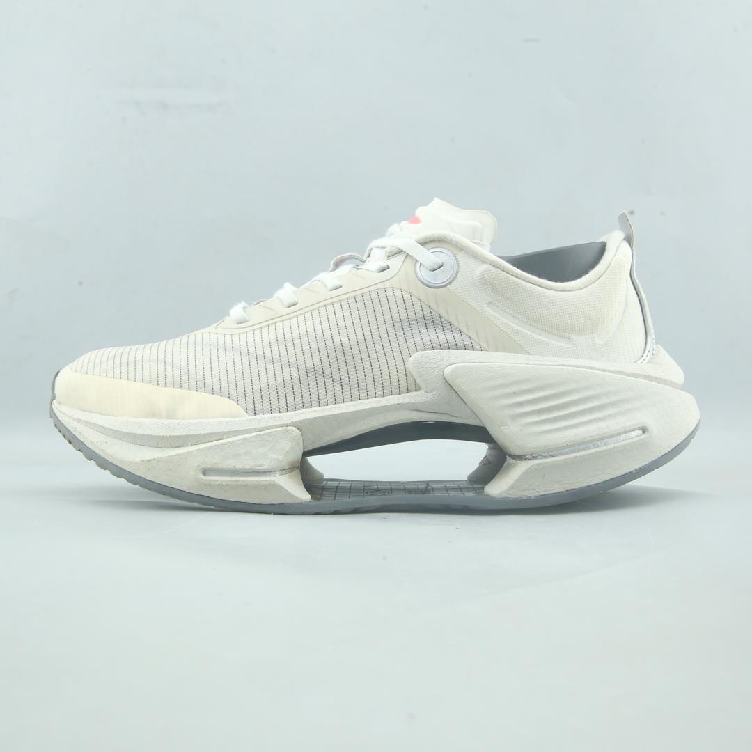 LI-NING SHADOW 3 ESSENTIAL