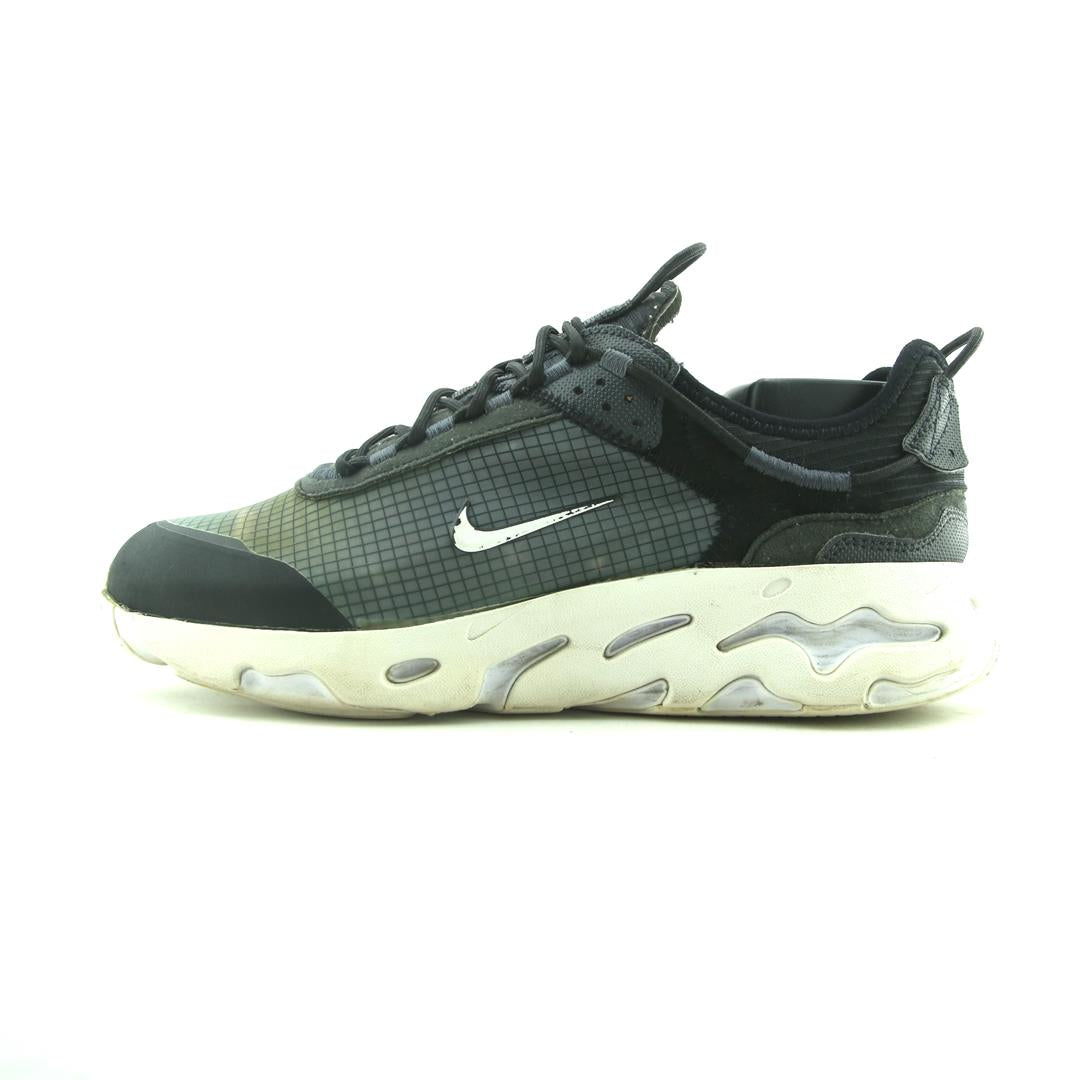 NIKE REACT LIVE