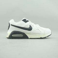 NIKE AIR MAX IVO