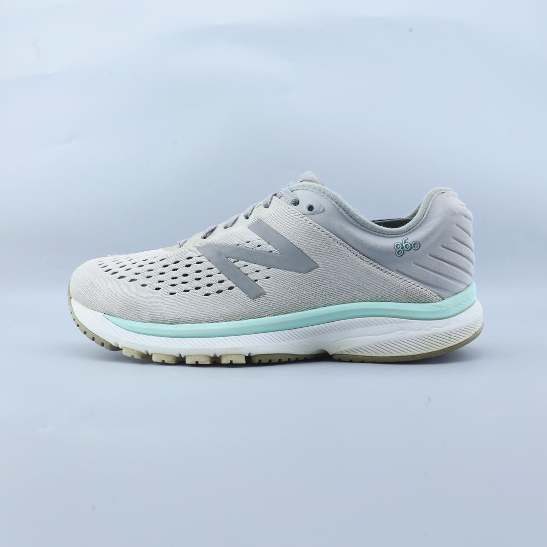 NEW BALANCE 860 V10