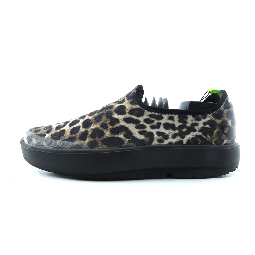 OOFOS  OOMG EEZEE LOW