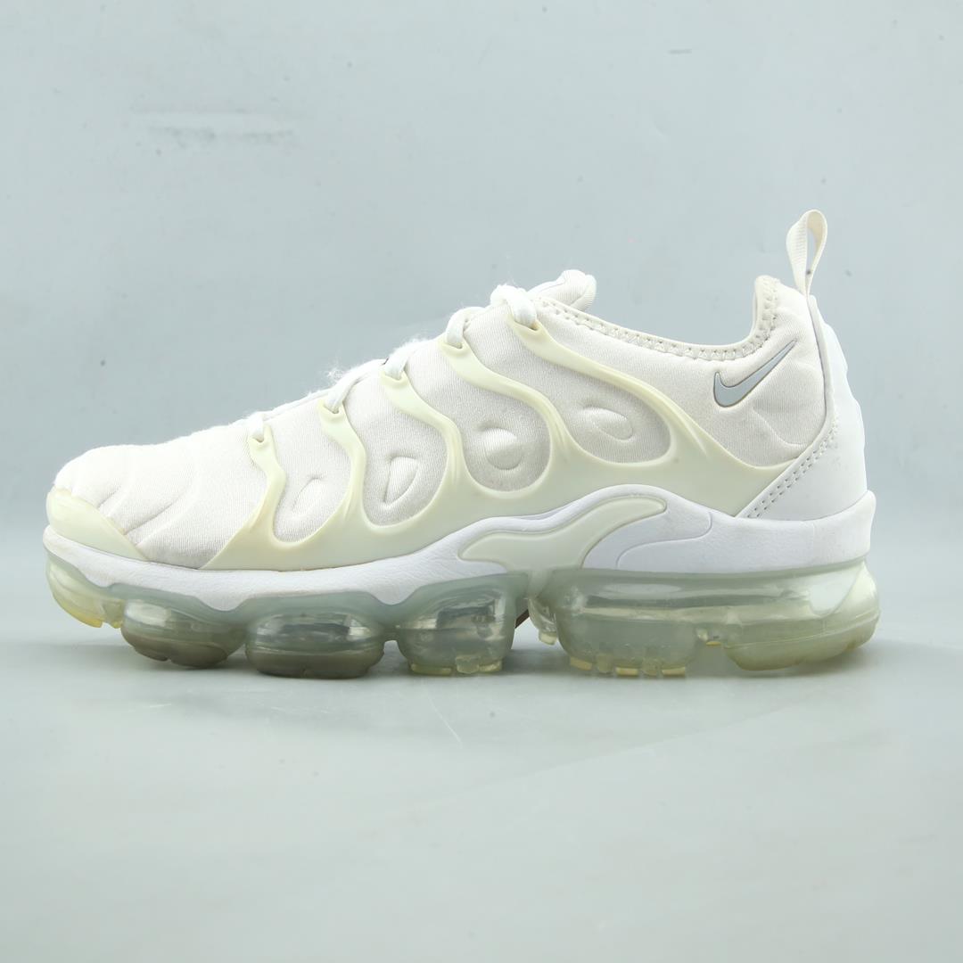 NIKE AIR VAPORMAX PLUS