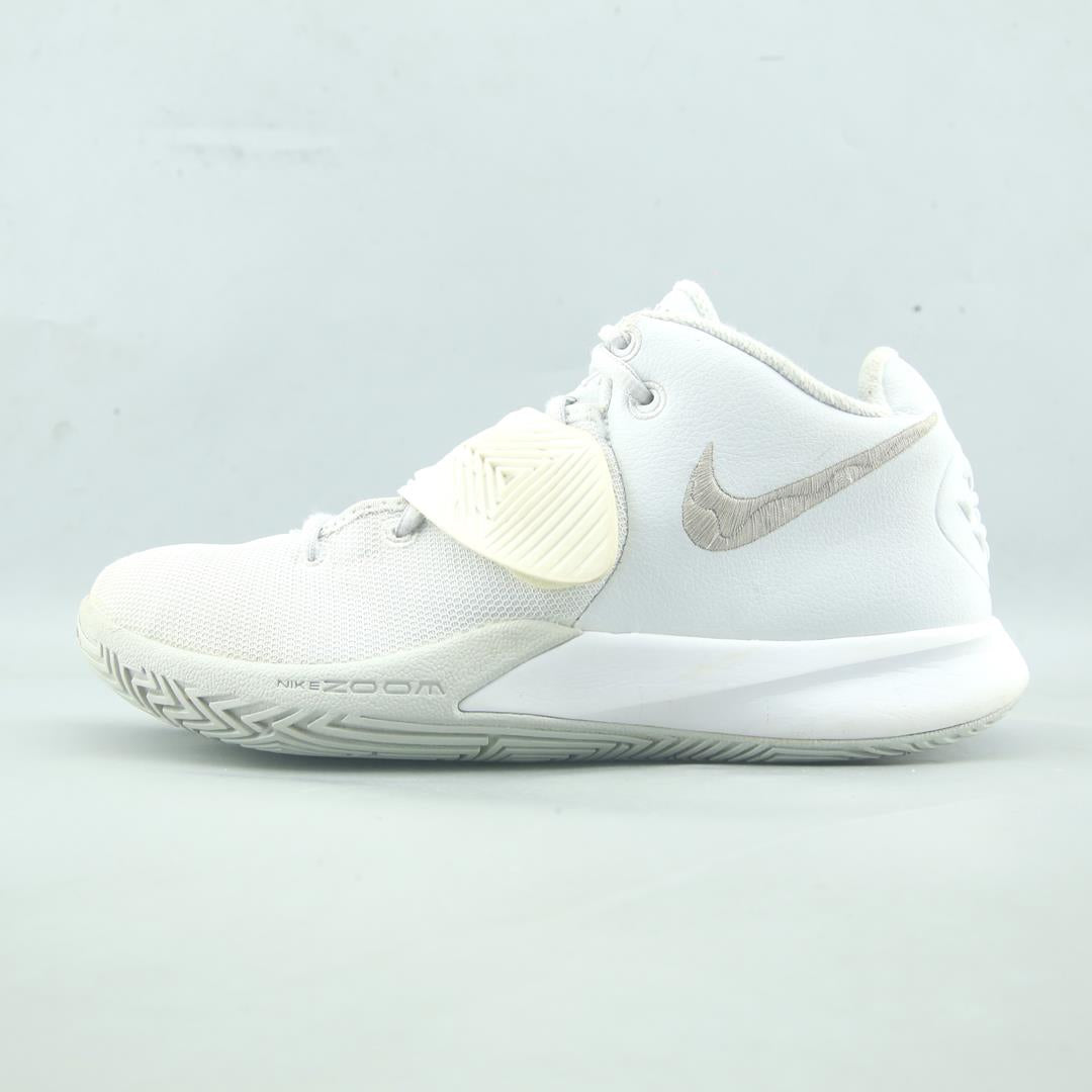 NIKE  KYRIE FLYTRAP 3