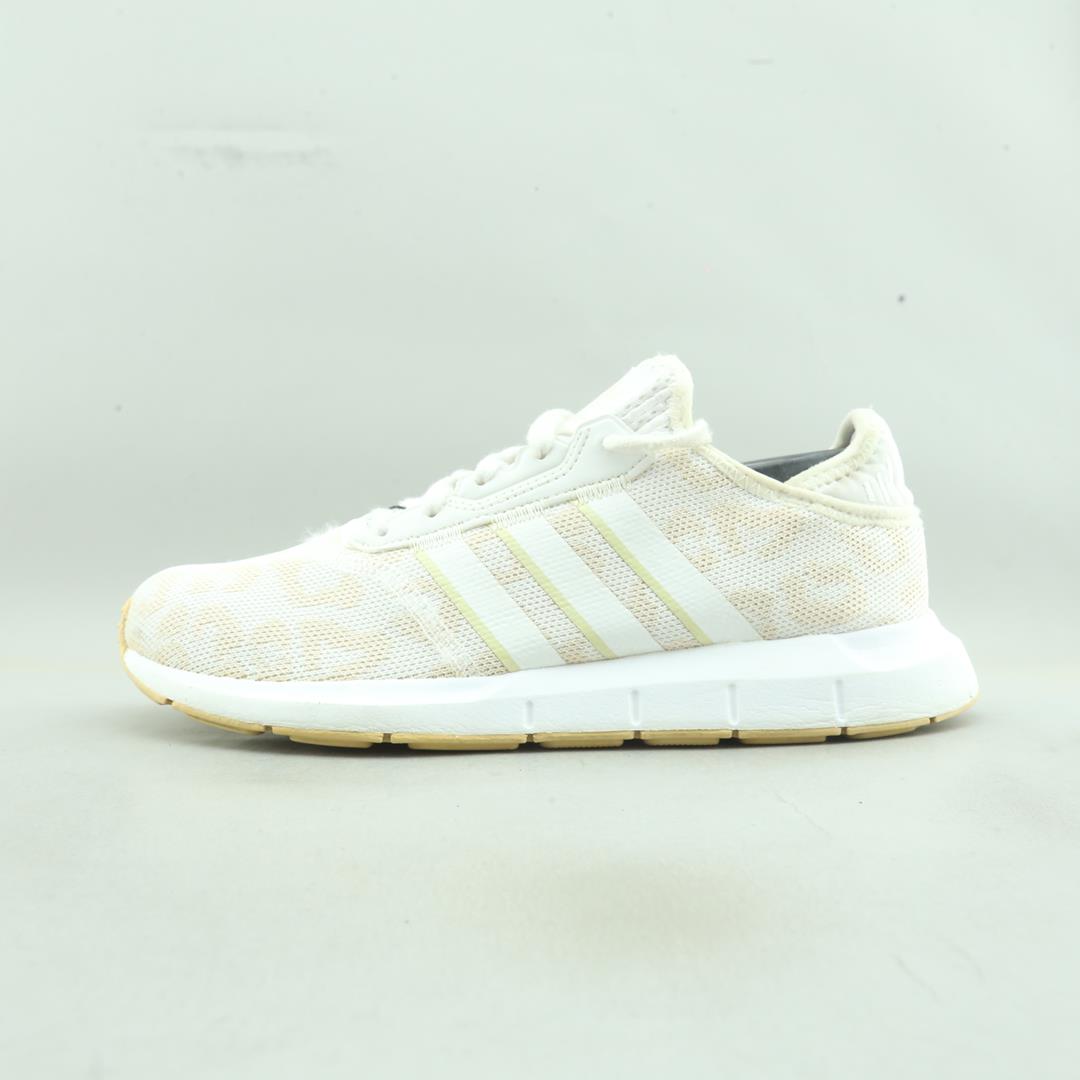 ADIDAS SWIFT RUN
