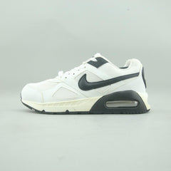 NIKE AIR MAX IVO