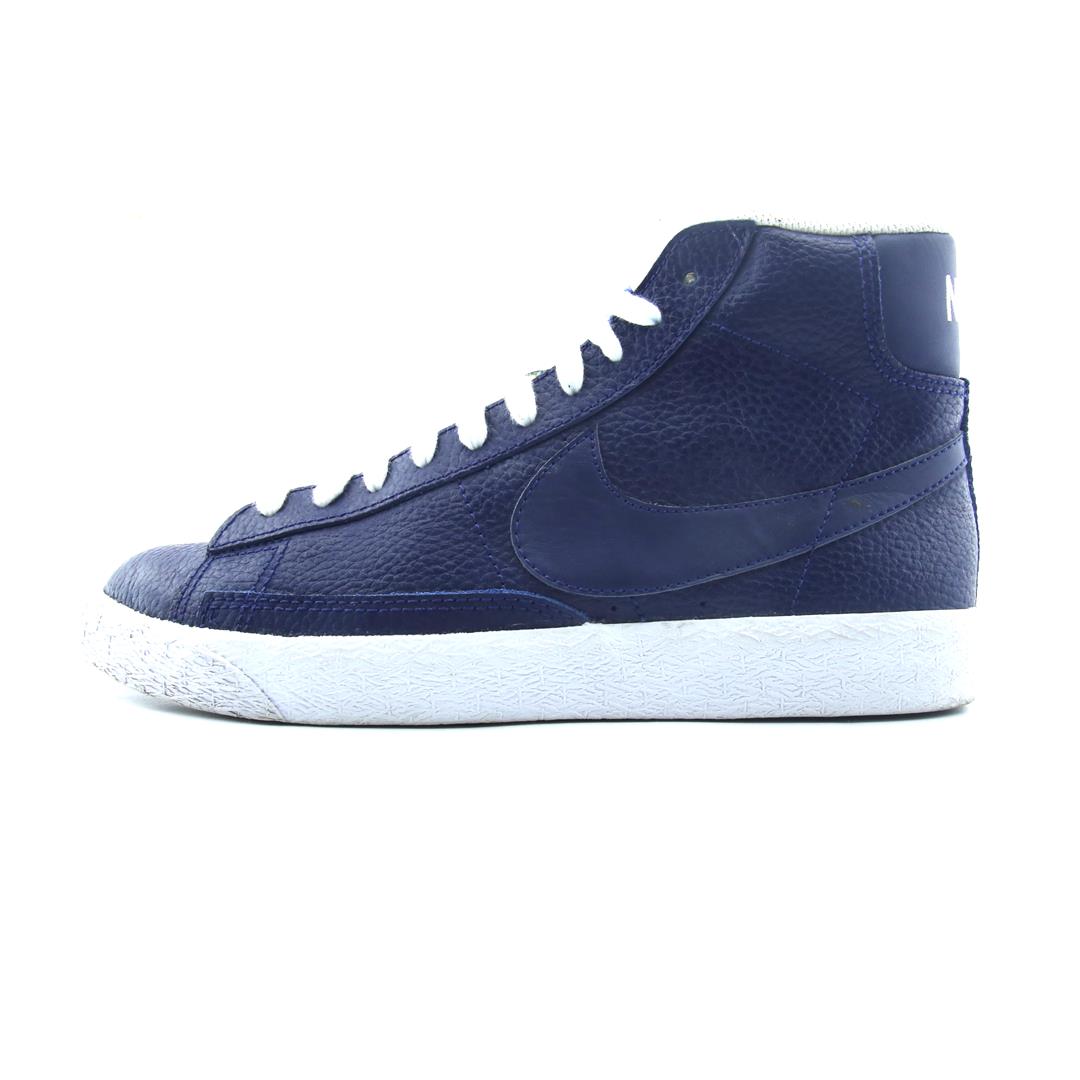 NIKE  BLAZER MID