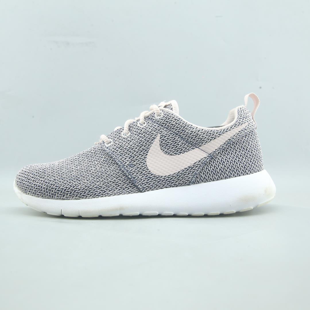 NIKE ROSHE ONE