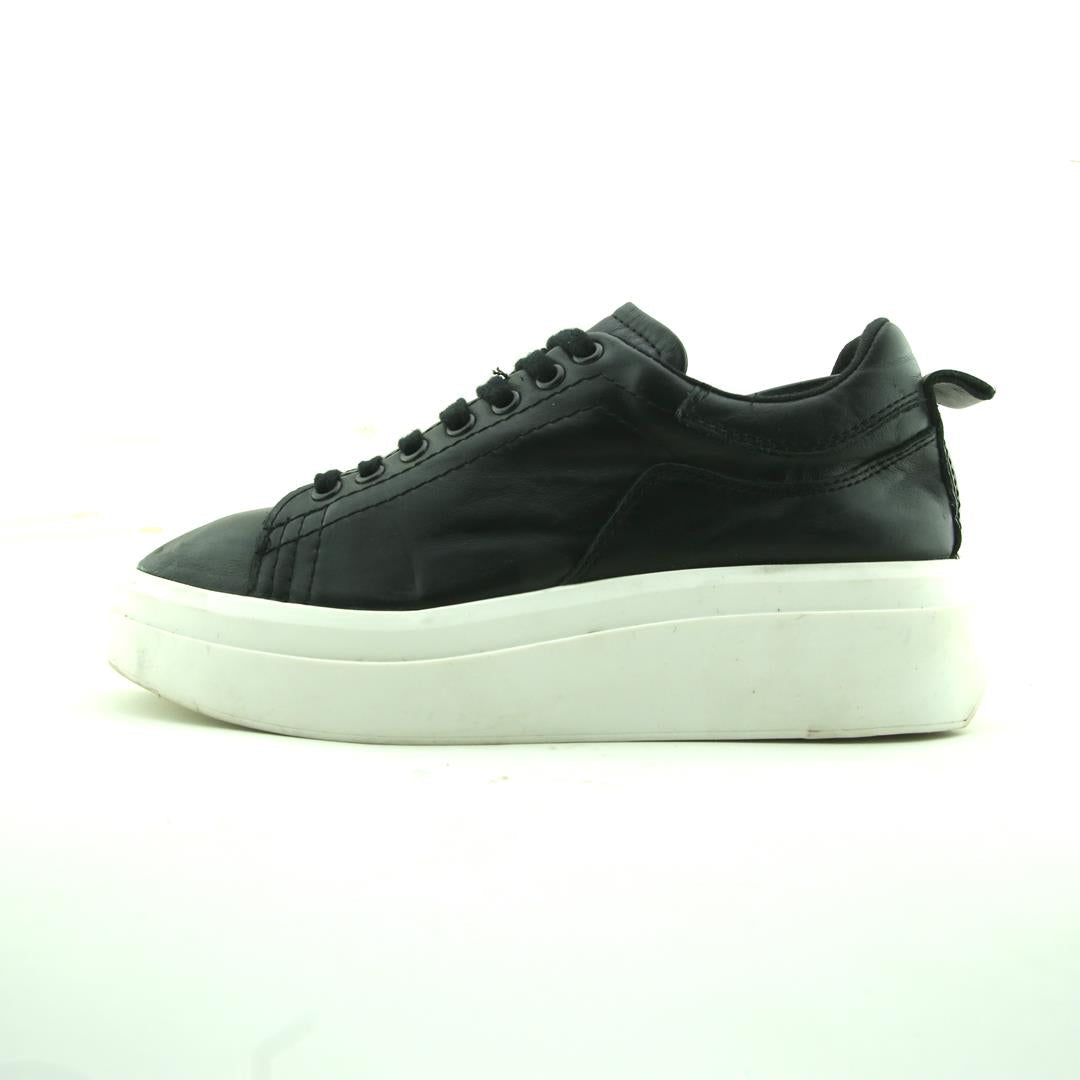 ZARA. .